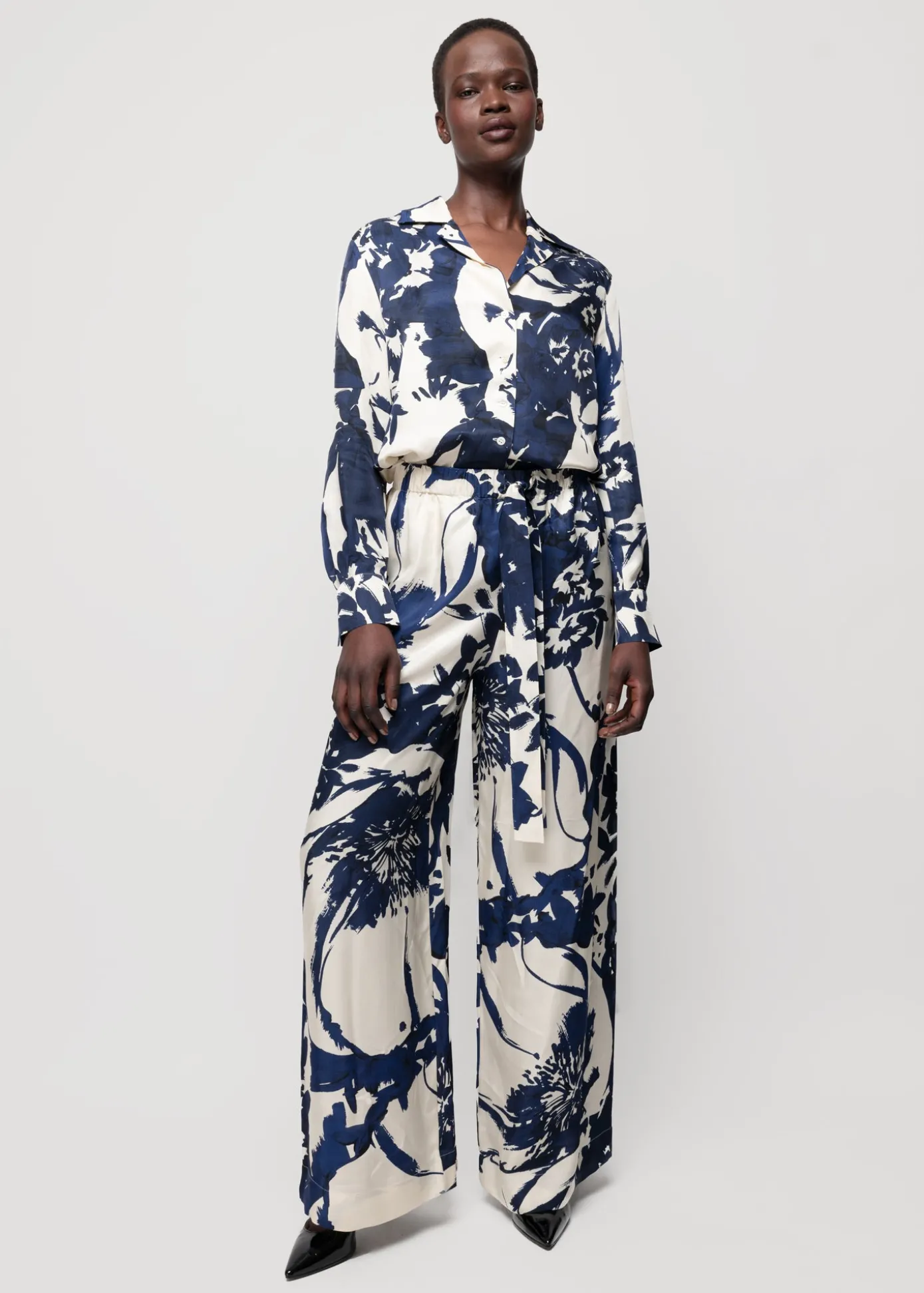 viscose_broek_met_bloemen_5.webp Outlet Viscose Broek Met Bloemen Vrouw Two-Pieces