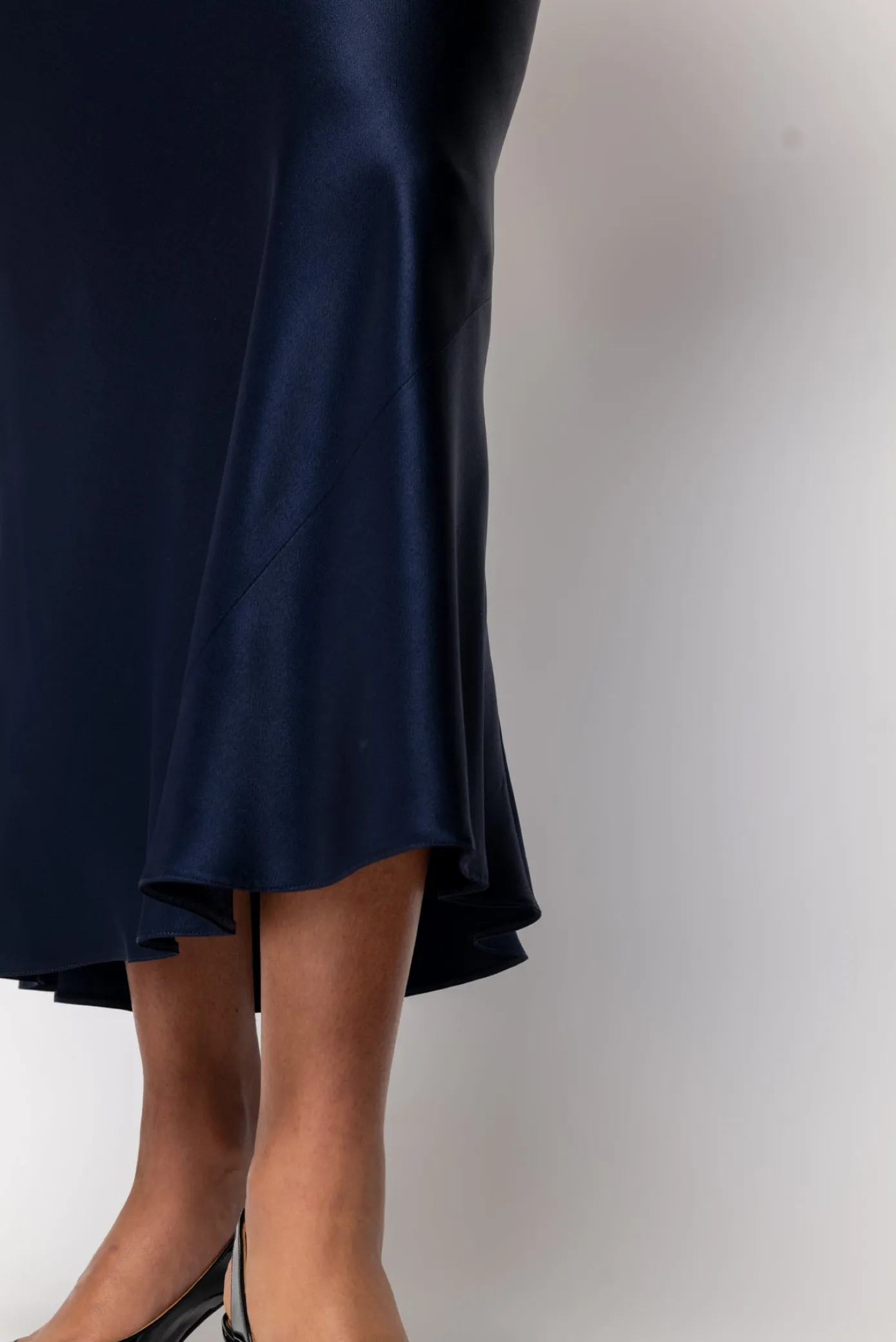 viscose_midi_rok_2-2.webp Online Viscose Midi Rok Vrouw Basics