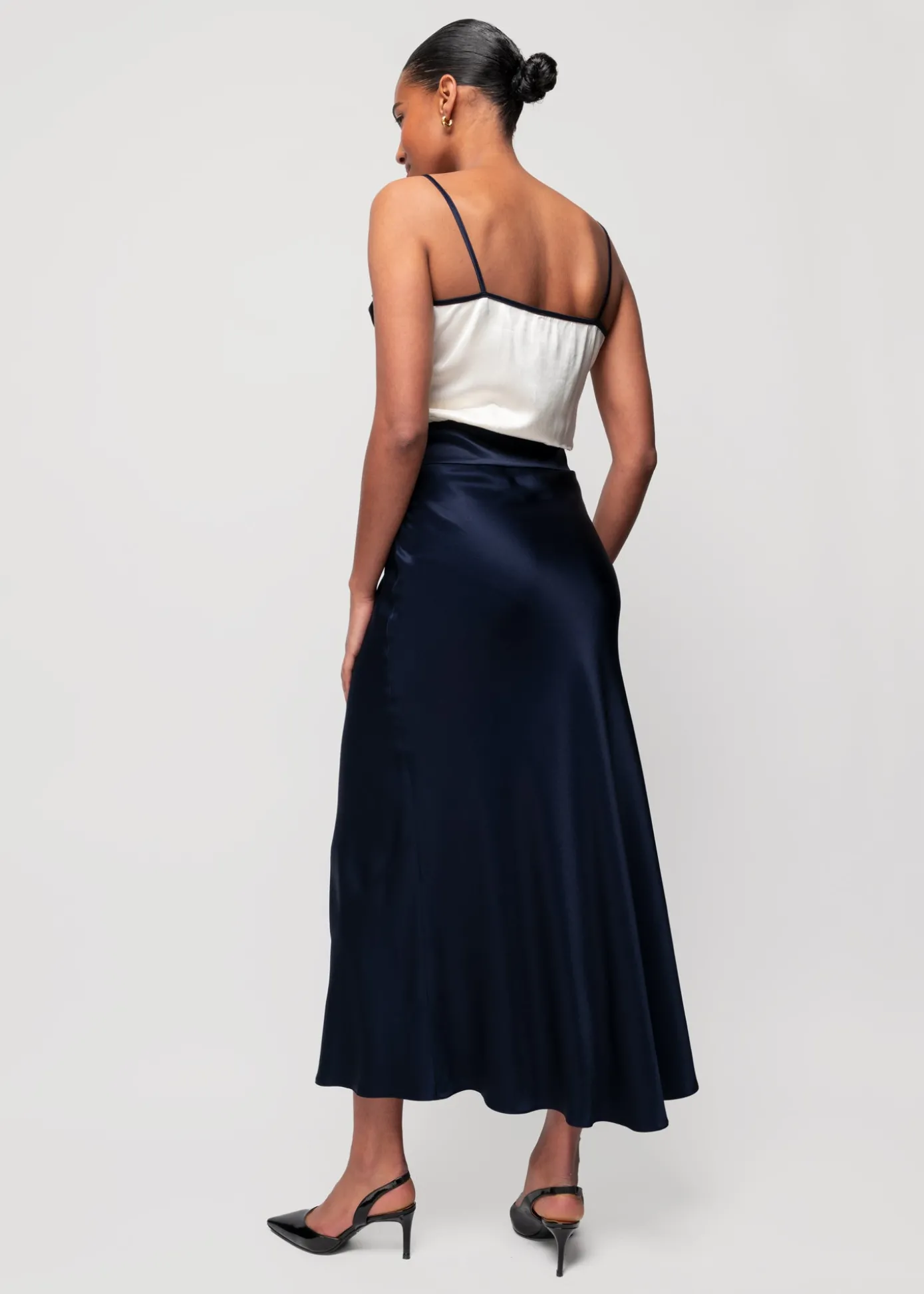 viscose_midi_rok_3-2.webp Online Viscose Midi Rok Vrouw Basics